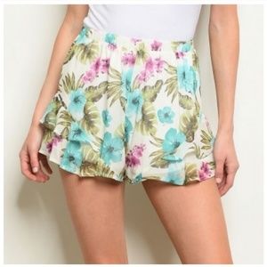 Tropical LOVE flounce shorts 😍
